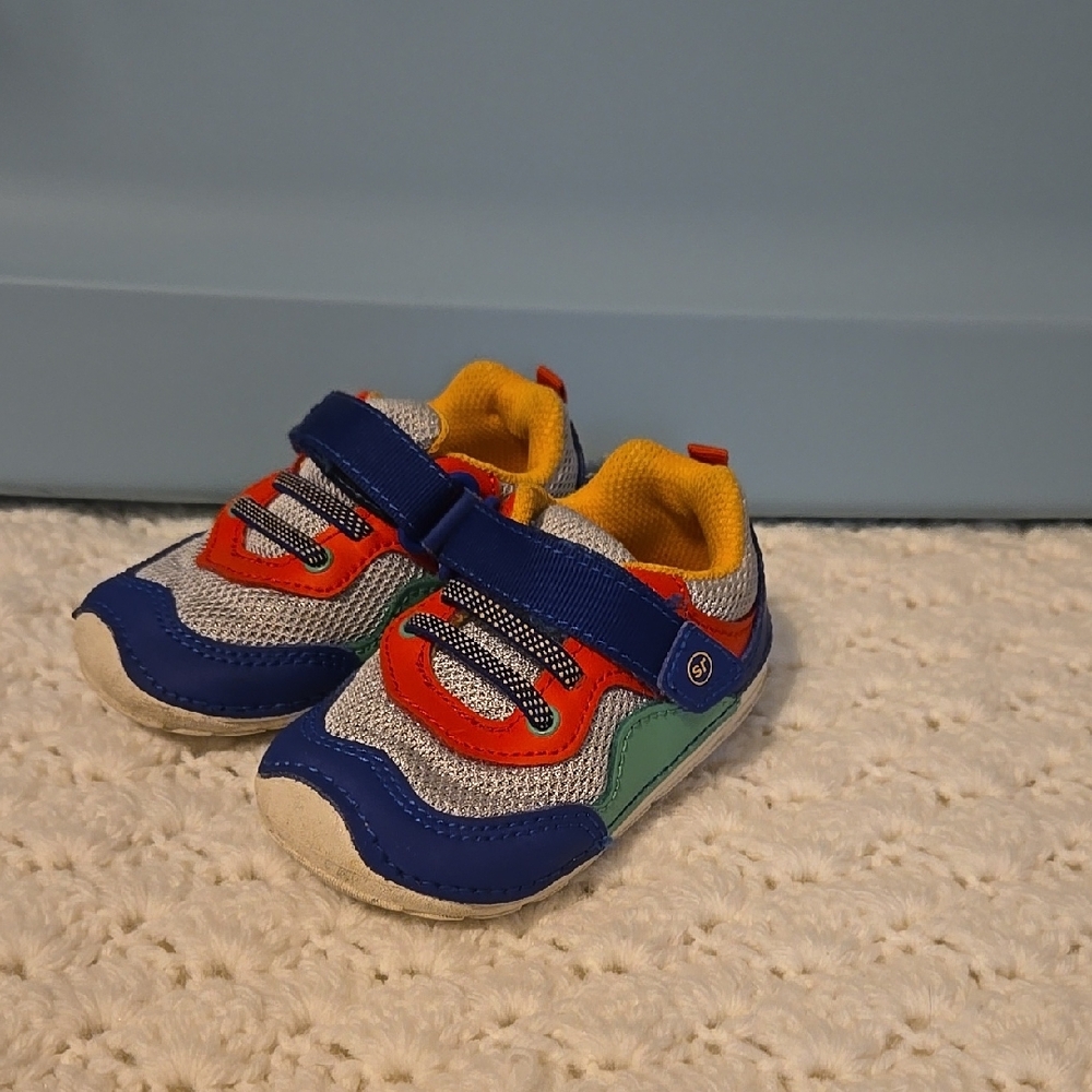 STRIDE RITE MOTIIN SNEAKERS